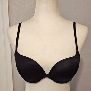 Maidenform Black T-Shirt Bra with Underwire and Adjustable Straps